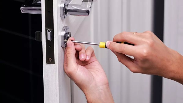 Démonter une serrure