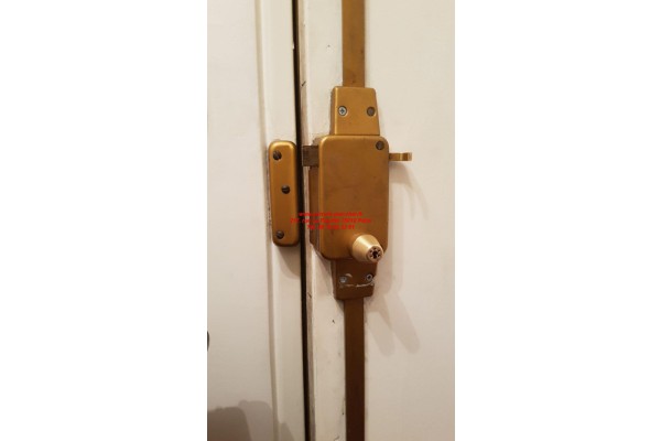 serrure izis verticale à tirage