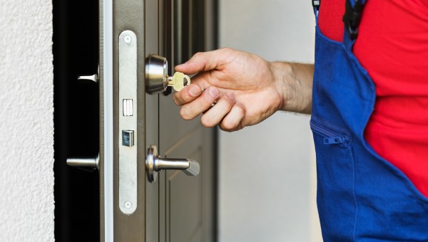 Avantages de l'artisan serrurier à Paris