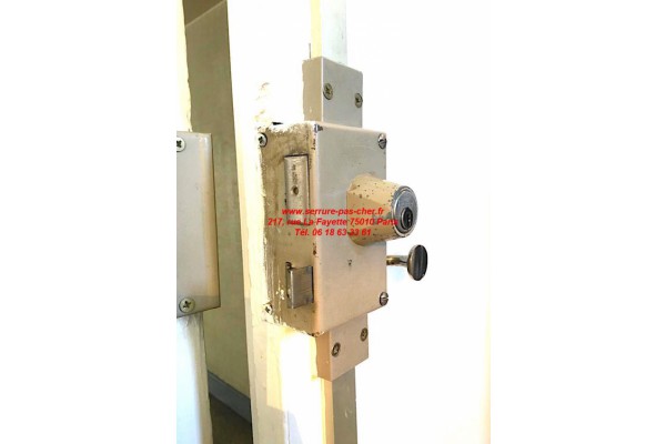 serrure vachette verticale à tirage gauche